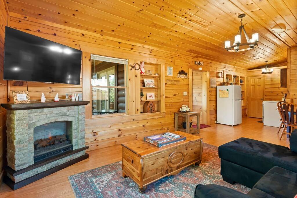 Dream Weaver Cabin Villa Candler Exteriör bild